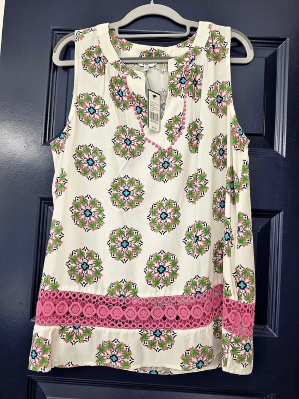Crown & Ivy Medallion Icon Peasant Top Floral White & Pink Medium